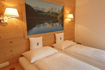 Exemple de chambre avec loggia Gartenhotel Rosenhof près de Kitzbühel