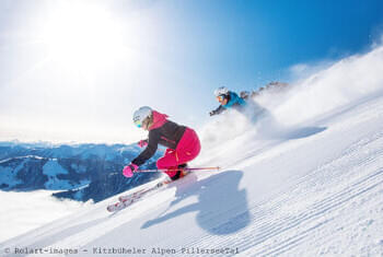 Skifahren Familie © Rolart Images - Kitzbüheler Alpen PillerseeTal