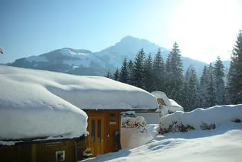 Ferienhaus Seerose dans le jardin de l'hôtel Vacances en famille en hiver