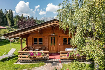 Maison de vacances dans le jardin de l'hôtel - vacances en famille au Tyrol