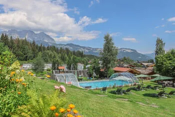 Hotel mit beheizter Pool und großer Garten