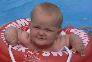 Piscine bébé vacances en famille