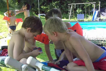 Piscine, jardin, aire de jeux - hôtel familial