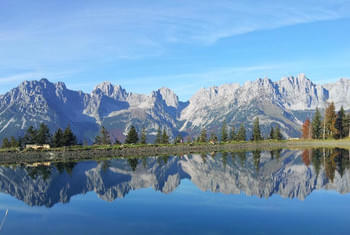 Les lacs de montagne vous rendent heureux - vacances en famille Tirol