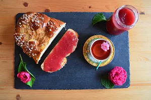 selbstgemachter Hefezopf Frühstück am Rosenhof