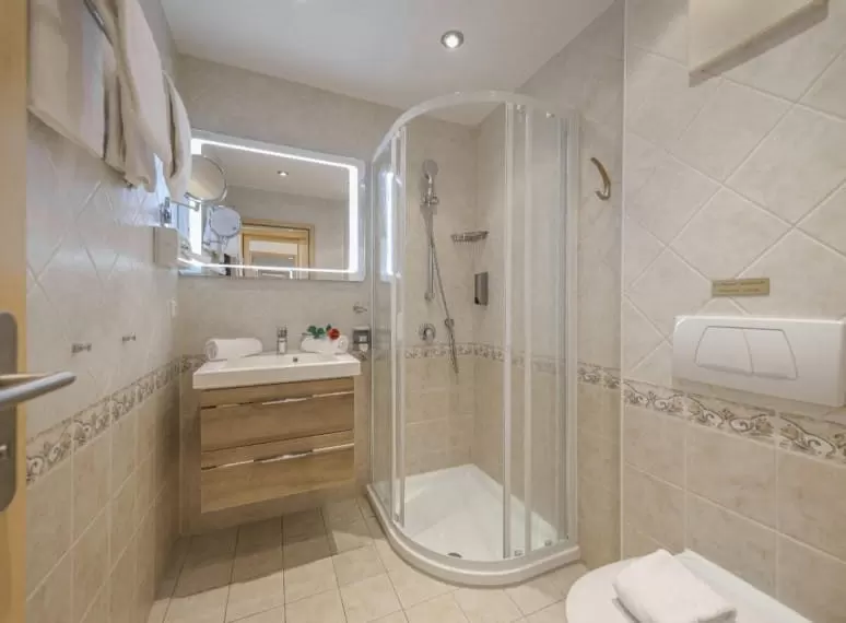 zimmer_22_badezimmer__3_sterne_h_1.jpg