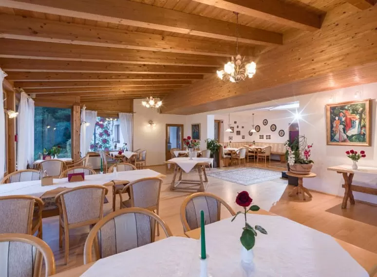 hotel_rosenhof_kreutgasse_23_oberndorf_10_2021_stube.jpg