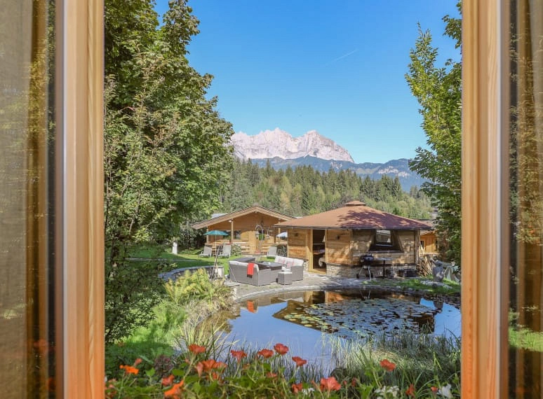 ausblick_vom_schlafzimmer_haus_seerose__gartenhotel_rosenhof.jpg