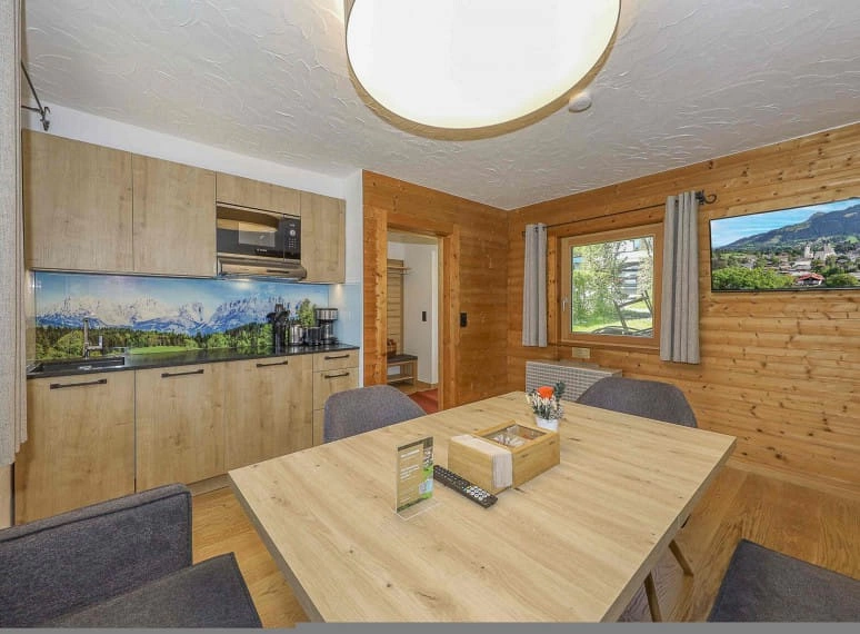 chalet_seerose__hotel_mit_beheiztem_pool__gartenhotel_rosenhof.jpg