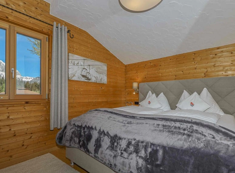 chalet_seerose__mit_blick_auf_den_wilden_kaiser__gartenhotel_rosenhof.jpg