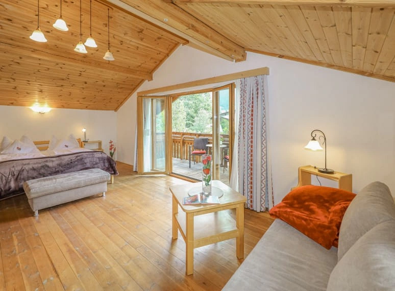 chalet_villa_rosa__charmantes_holzhaus_im_5000_m_garten__rosenhof_bei_kitzbhel.jpg