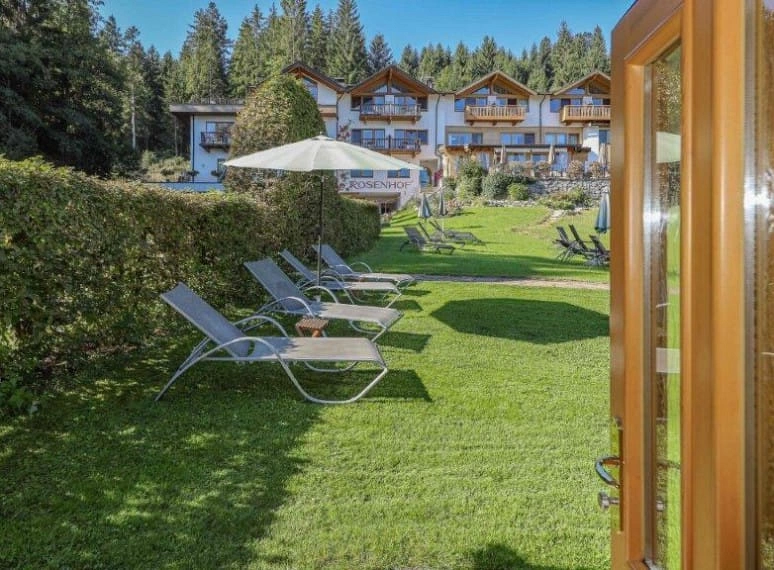 eigener_liegebereich_vom_chalet_seerose__hotelvorteile_inklusive__rosenhof_2_1.jpg