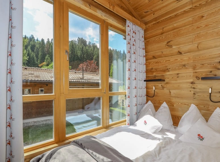 ferienhaus_villa_rosa__hotel_mit_pool_garten_und_wellness__gartenhotel_rosenhof.jpg