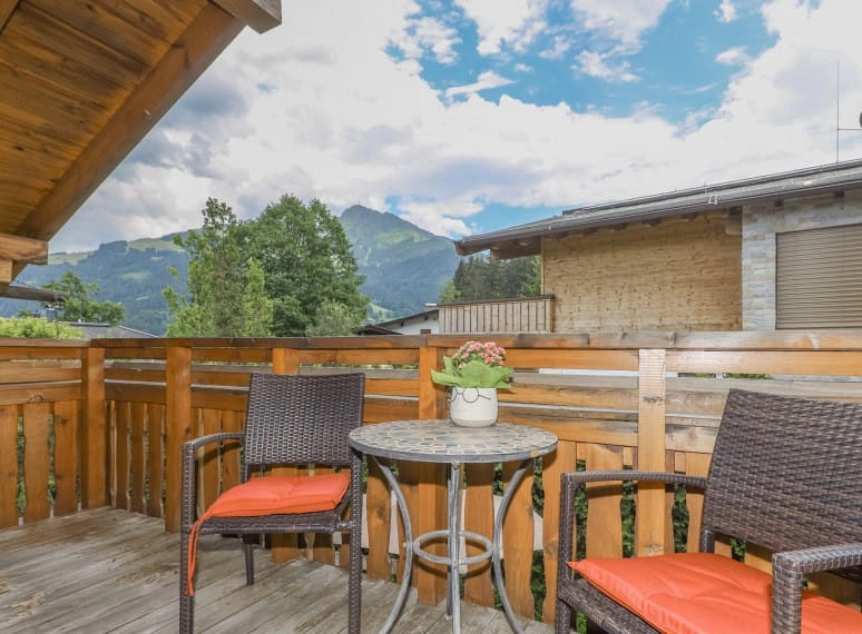 ferienhaus_villa_rosa__mit_blick_auf_das_kitzbheler_horn__gartenhotel_rosenhof.jpg