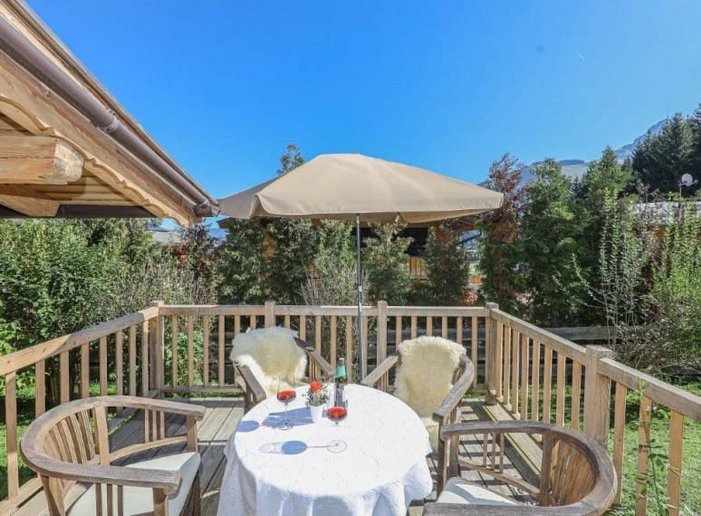 terrasse_in_ruhiger_lage__urlaub_am_gartenhotel_rosenhof_1.jpg