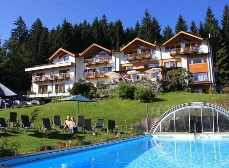 pool_und_garten_rosenhof_bei_kitzbuehel_2000x1329.jpg