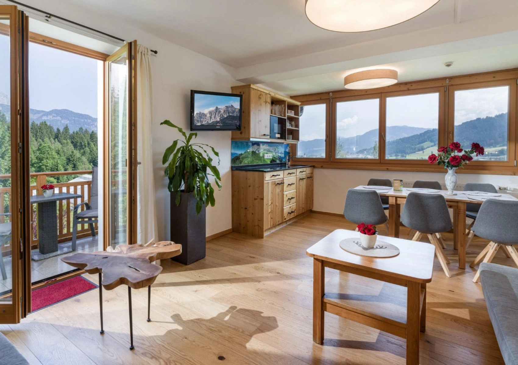 ferienwohnung_mit_bergblick__gartenhotel_rosenhof_bei_kitzbhel